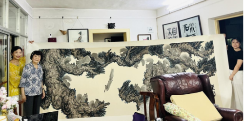 笔绘生灵，墨染灵姿，情系母校，助力美展 ——钟宜淳向湖艺美术馆捐赠聂南溪画作《乐园》