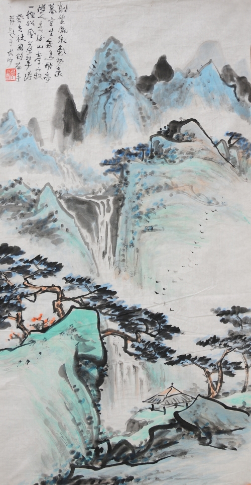 《削壁流泉气势豪，暮云生处鸟飞高，游人去后山亭寂，一径松风落翠涛》