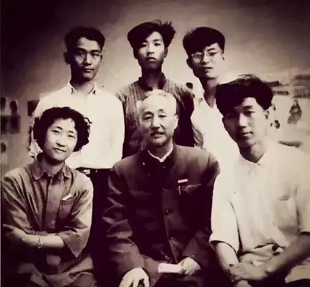1957年中南美专国画班毕业学生合影前排左起段吉璋、张肇铭、马宝诚后排左起刘济荣、候中鸣、汤清海.jpg
